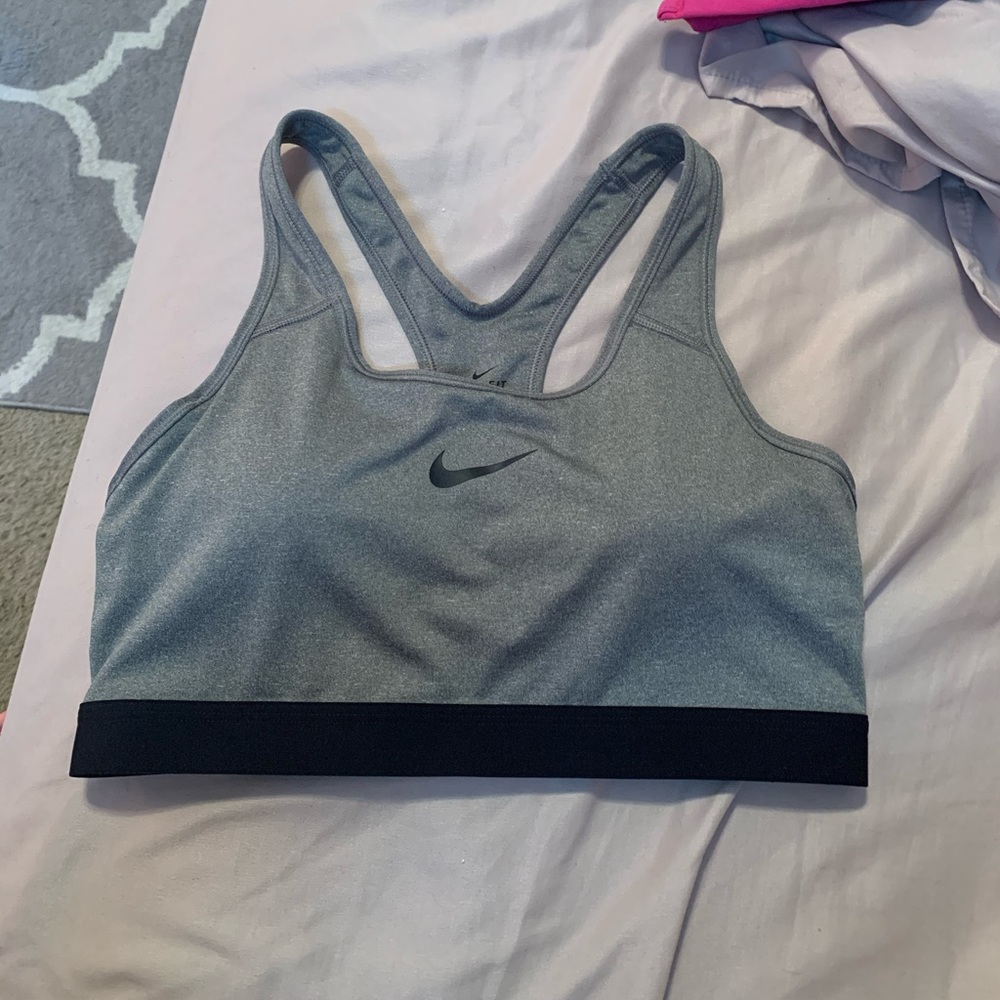 Women’s Nike Pro sports bra